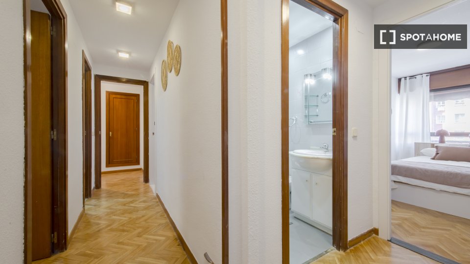 Double room Madrid, 7 beds — photo 8