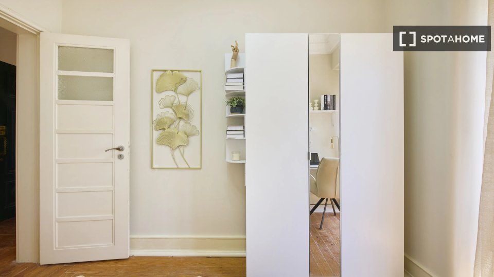 Double room Lisbon, 6 beds — photo 13