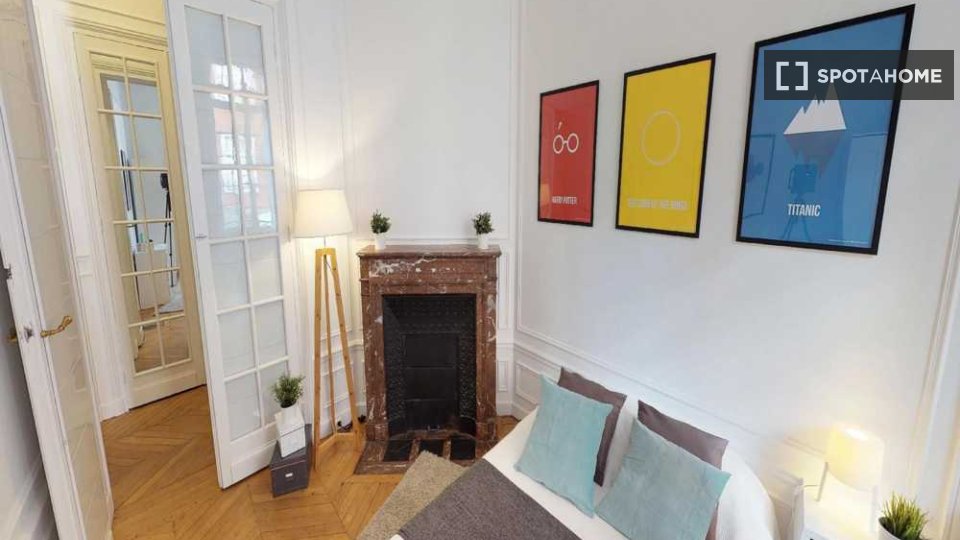 Double room Paris, 4 beds, 80m² — photo 2