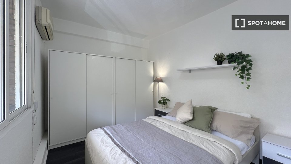 Double room Madrid, 7 beds, 115m² — photo 40