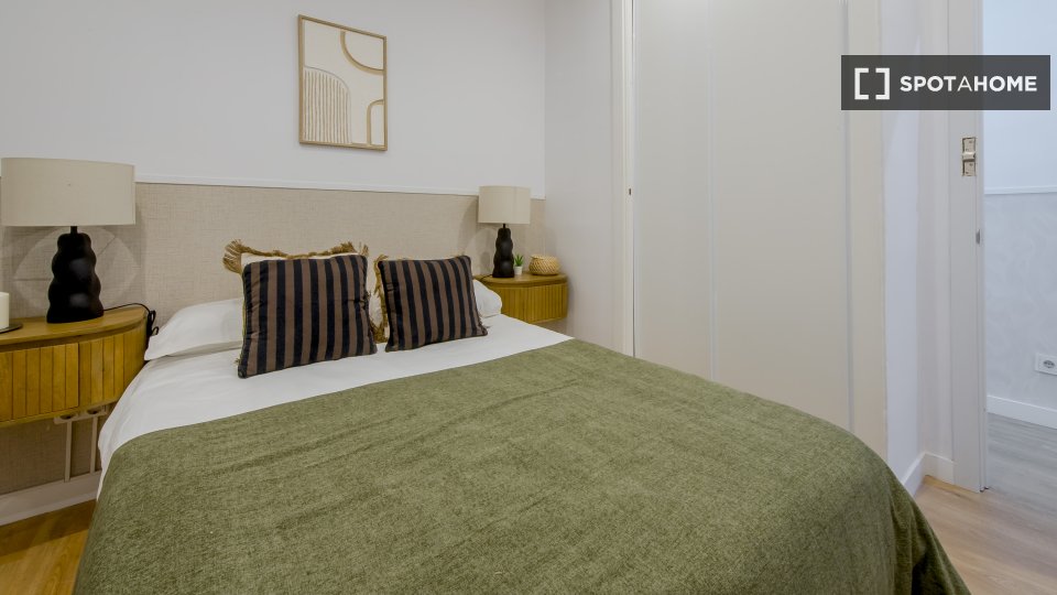 Double room Madrid, 5 beds, 100m² — photo 13