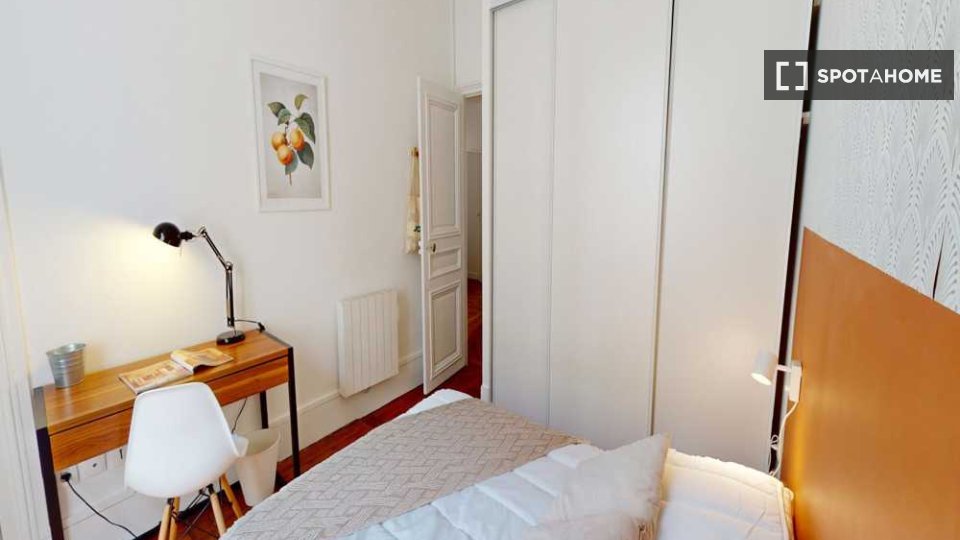 Double room Paris, 5 beds, 120m² — photo 7