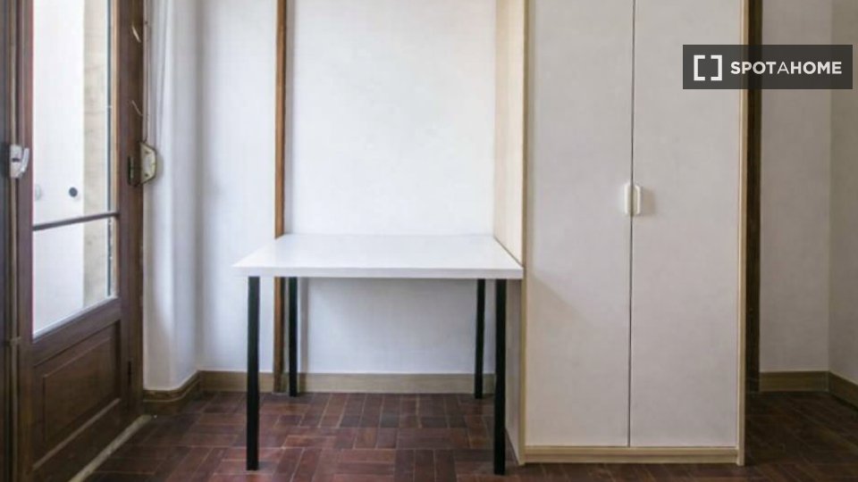 Double room Lisbon, 6 beds — photo 27