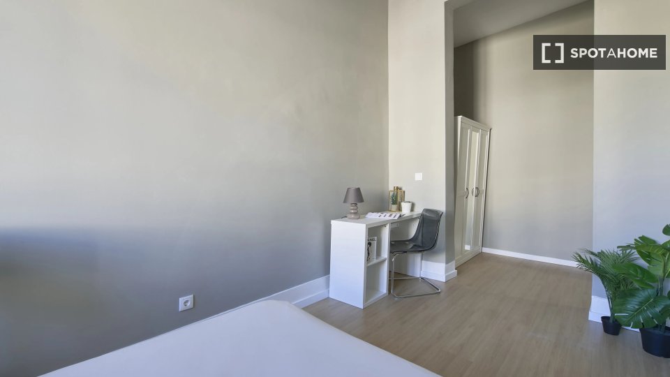 Double room Lisbon, 9 beds — photo 13