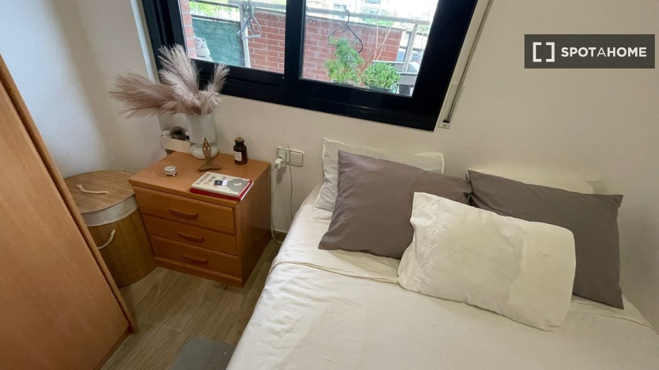 Double room Barcelona, 1 bed, 100m² — photo 9