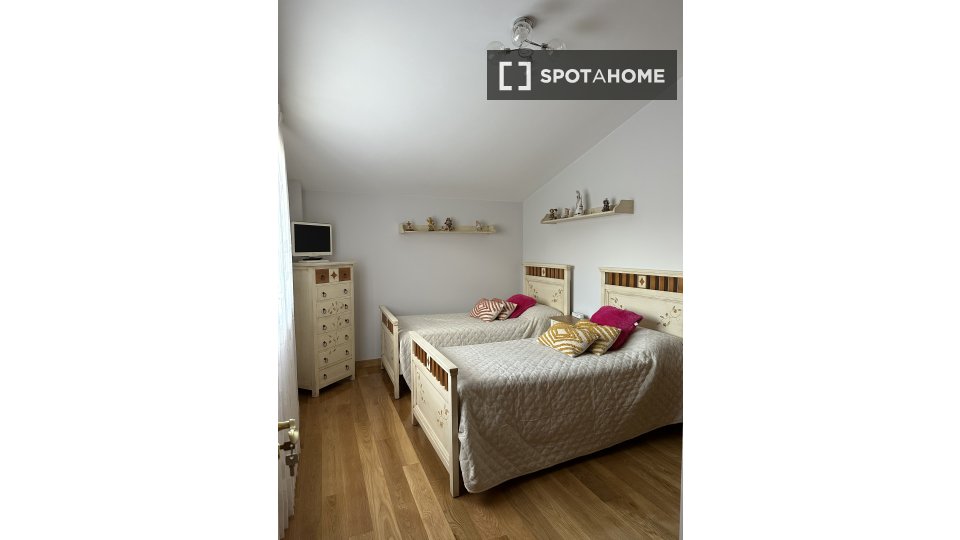 Double room Bilbao, 4 beds, 350m² — photo 1