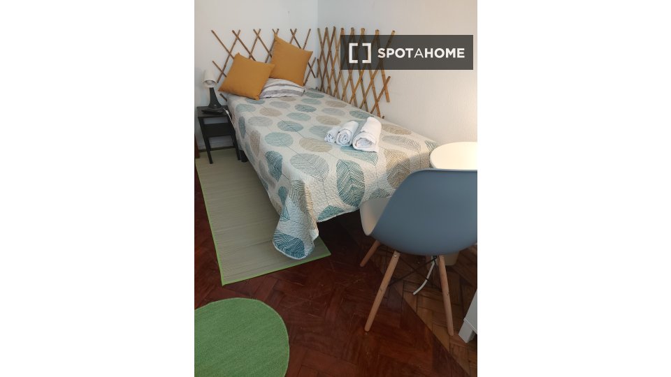 Double room Lisbon, 3 beds, 120m² — photo 4