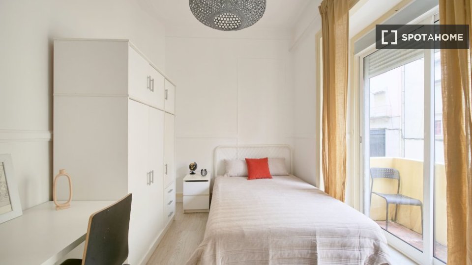 Double room Lisbon, 4 beds — photo 12