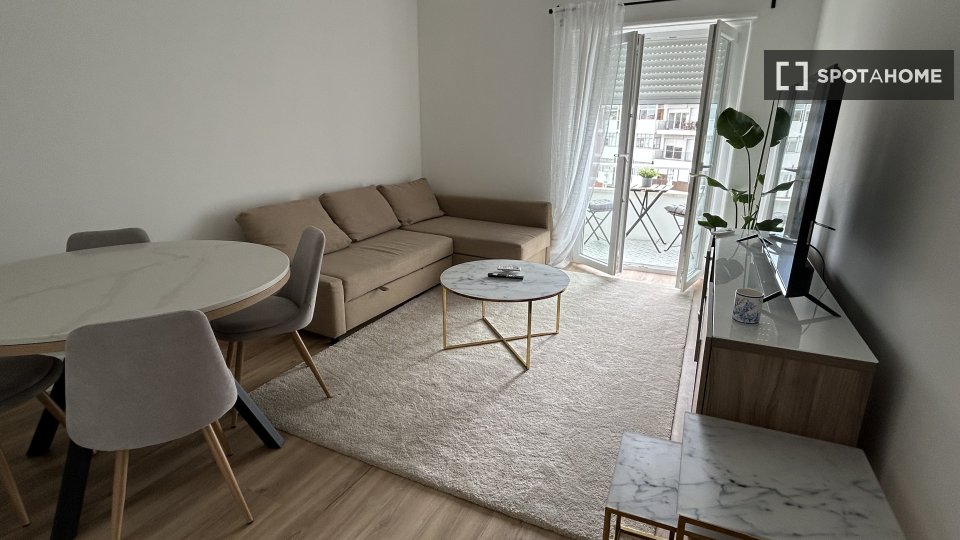 Apartment Lisbon, 2 beds, 83m² — photo 10
