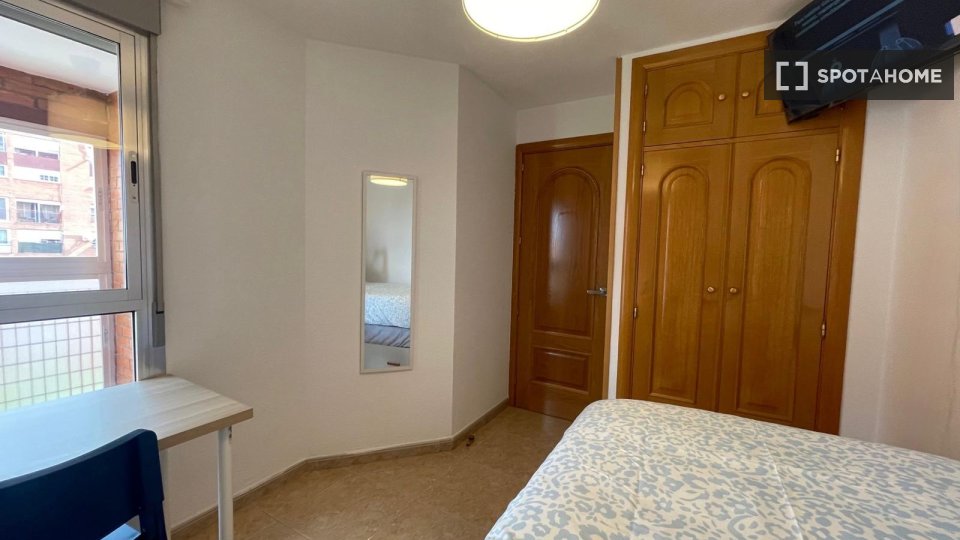 Double room Madrid, 3 beds — photo 3