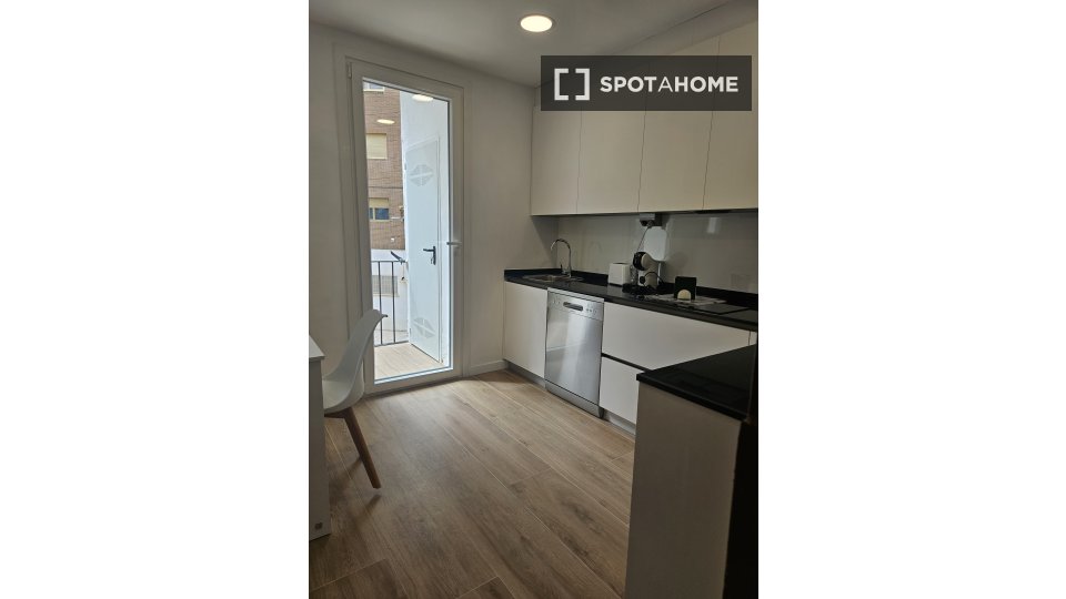 Double room Zaragoza, 5 beds, 116m² — photo 10