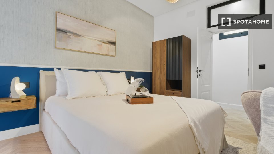 Double room Madrid, 3 beds, 82m² — photo 8