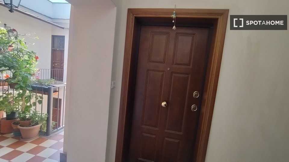Appartamento con 2 camere da letto in affitto ad Appio-Latino, Roma. - en Roma