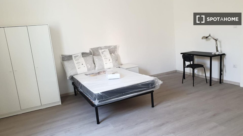 Double room Naples, 3 beds — photo 9