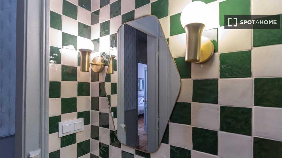 Double room Lisbon, 6 beds — photo 15