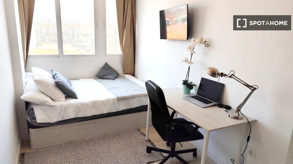 Double room Madrid, 5 beds — photo 3