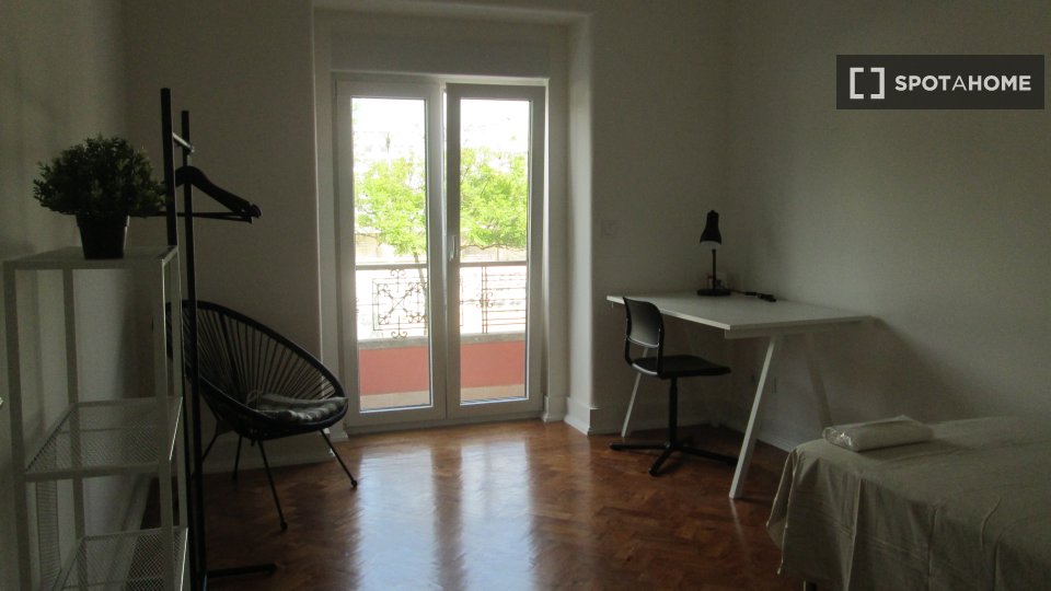 Double room Lisbon, 5 beds, 130m² — photo 13
