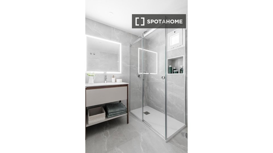 Double room Madrid, 4 beds — photo 9