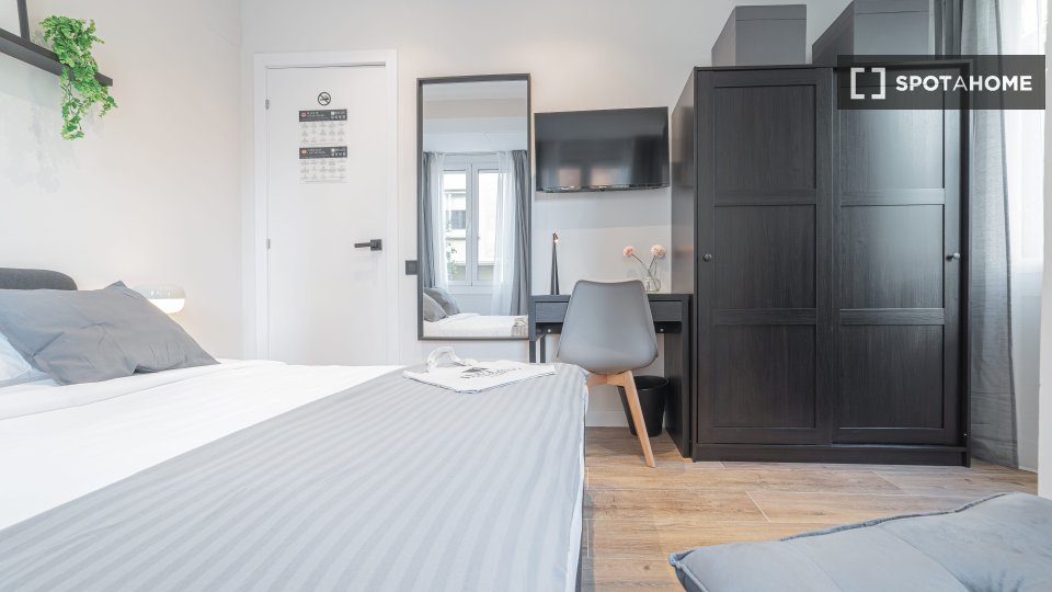 Double room Barcelona, 7 beds, 200m² — photo 14