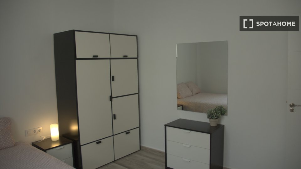 Double room Madrid, 4 beds — photo 12