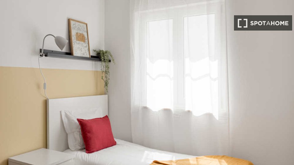 Double room Lisbon, 5 beds — photo 24