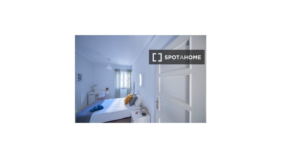 Double room Lisbon, 4 beds — photo 11