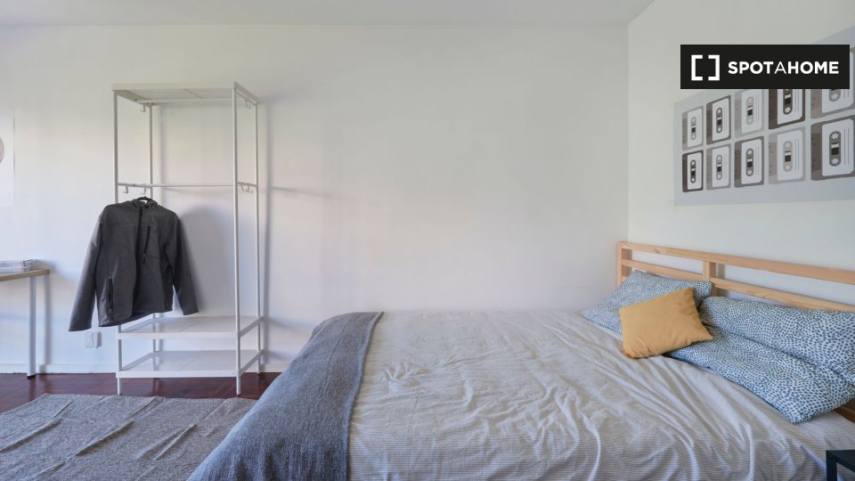 Double room Lisbon, 2 beds — photo 14