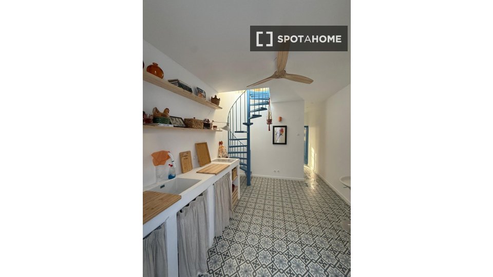 Apartment Lisbon, 1 bed — photo 11