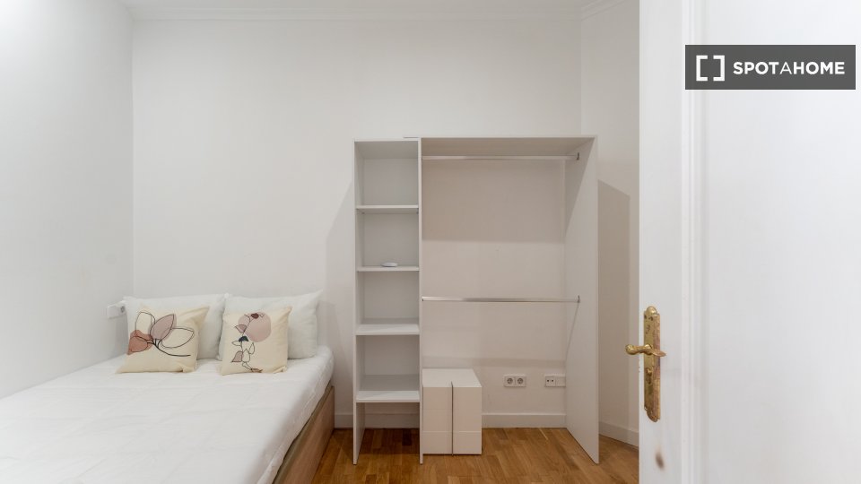 Double room Madrid, 5 beds — photo 12