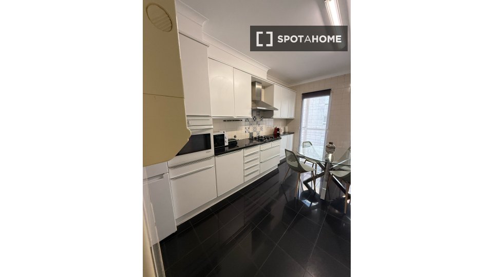 Apartment Lisbon, 3 beds — photo 11