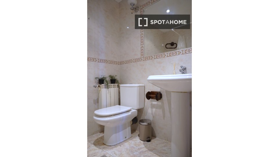 Double room Madrid, 4 beds — photo 13