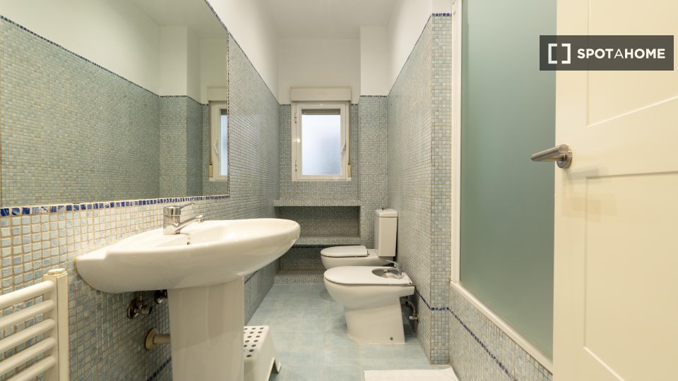 Double room Madrid, 5 beds — photo 30