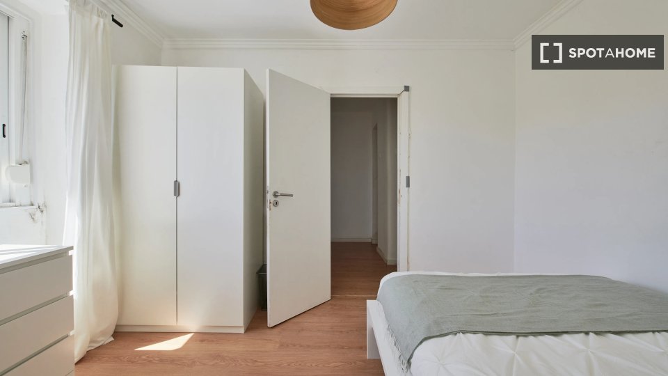 Double room Lisbon, 4 beds — photo 12