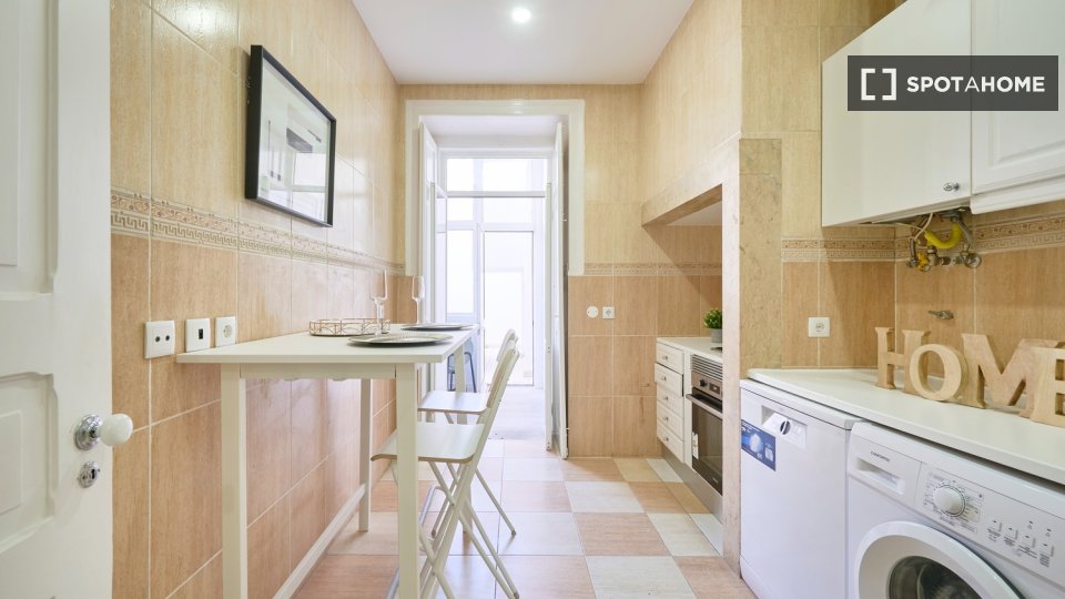 Double room Lisbon, 5 beds — photo 15
