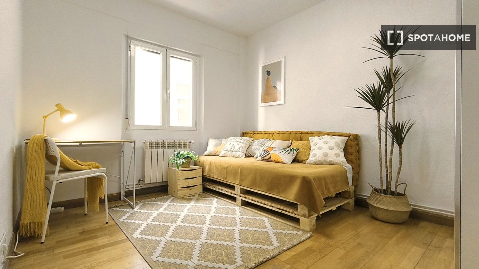 Double room Pamplona, 5 beds, 124m² — photo 10