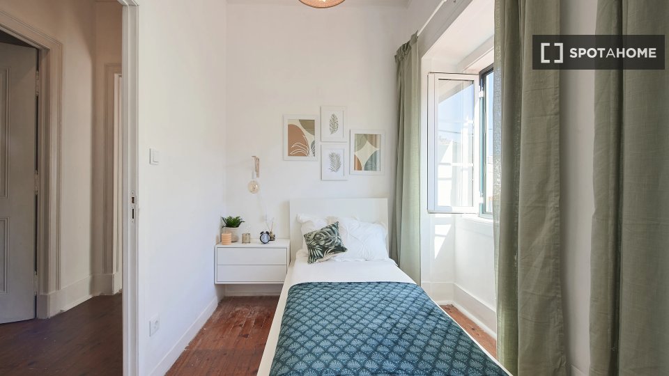 Double room Lisbon, 13 beds — photo 2