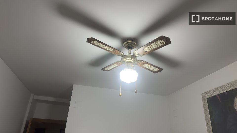 Double room Valencia, 2 beds, 100m² — photo 1