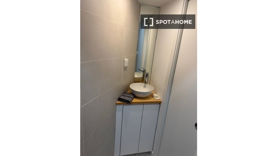 Double room Lisbon, 2 beds — photo 15