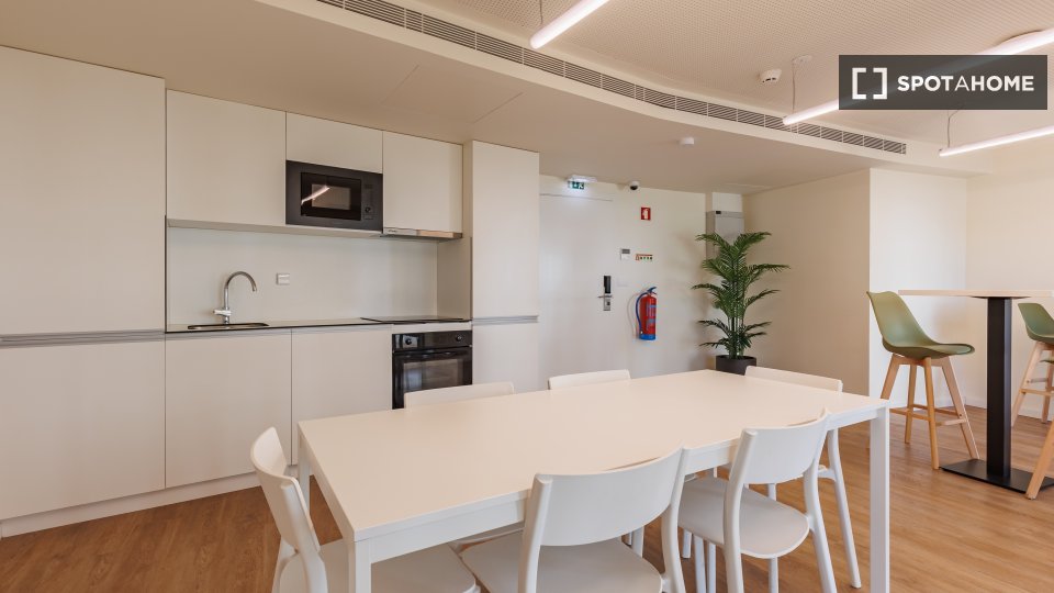Apartment mono Lisbon — photo 17