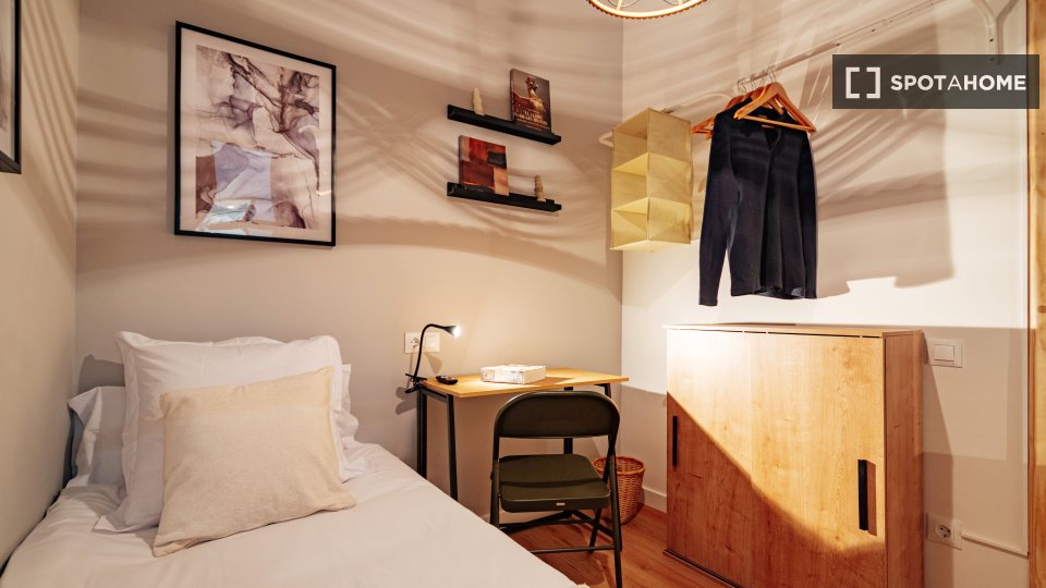 Double room Barcelona, 4 beds, 75m² — photo 15