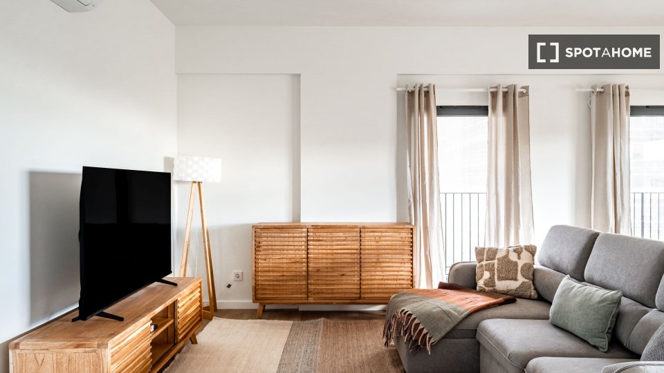 Apartment Lisbon, 3 beds, 118m² — photo 13