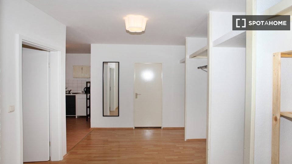 Double room Berlin, 4 beds, 81m² — photo 13