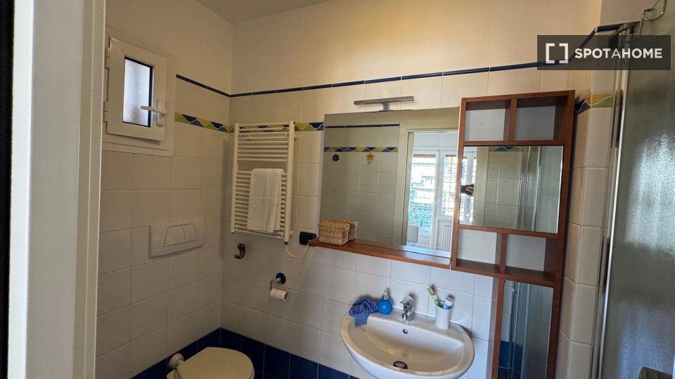 Double room Rome, 3 beds — photo 15