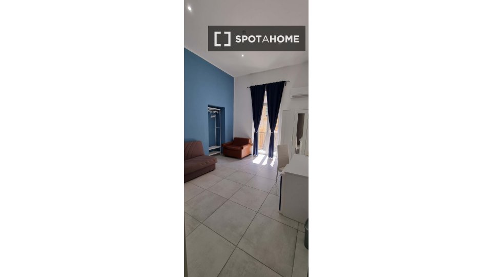 Double room Naples, 1 bed — photo 10