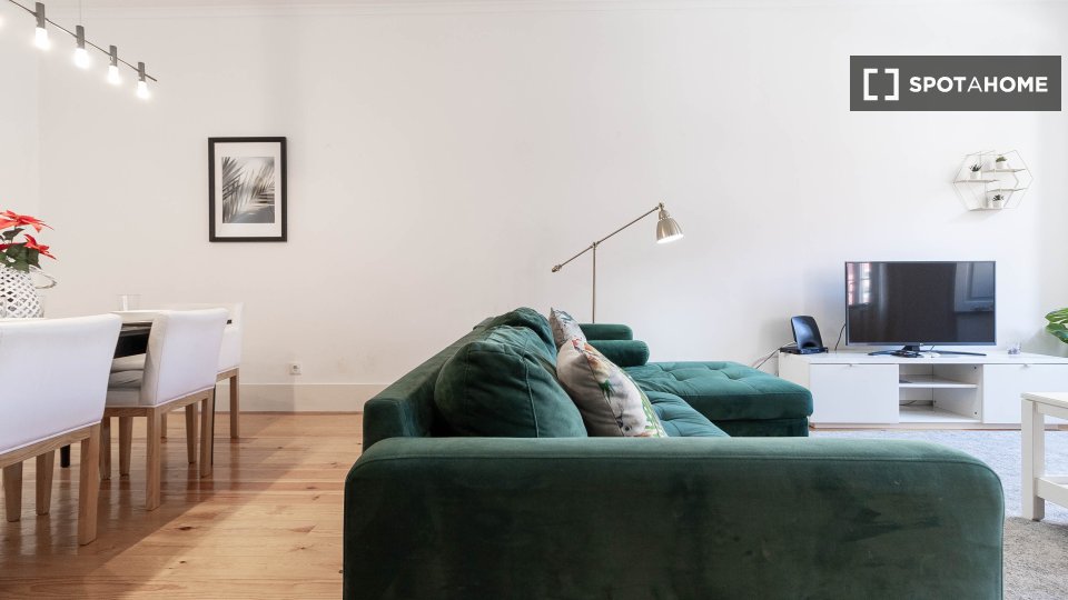Apartment Lisbon, 2 beds, 75m² — photo 37
