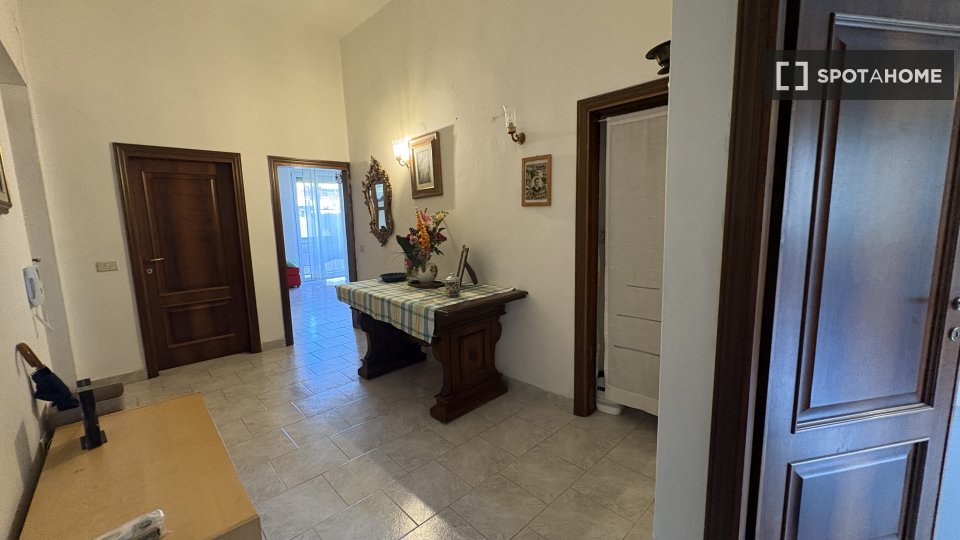 Double room Florence, 3 beds, 90m² — photo 18