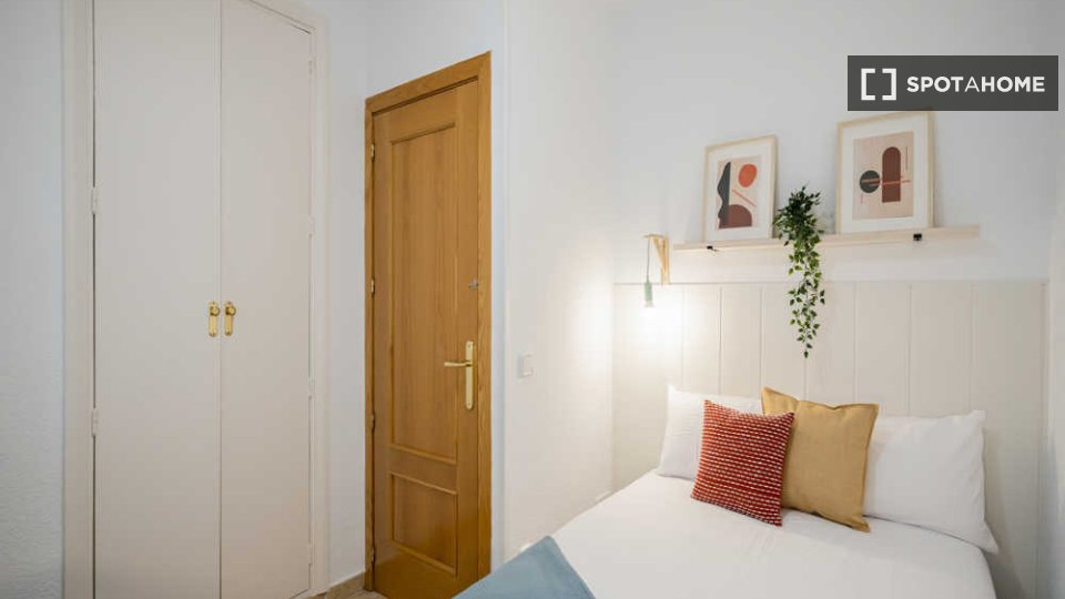 Double room Madrid, 25 beds — photo 62