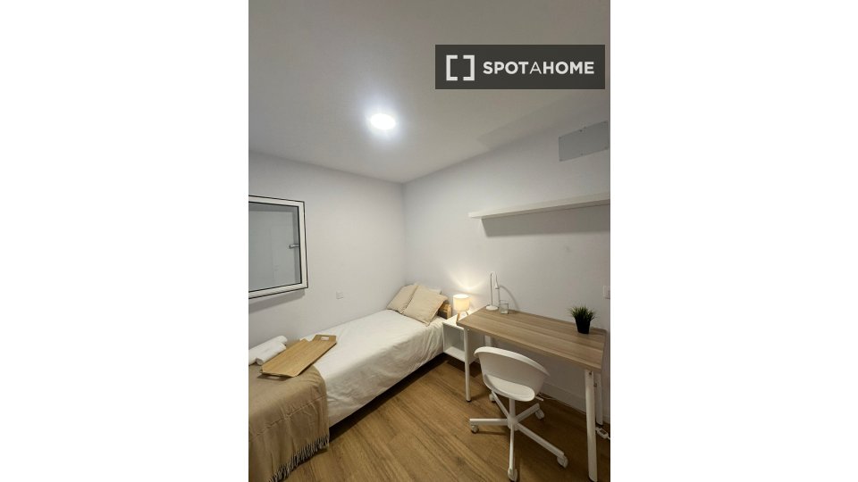 Double room Las_Palmas_De_Gran_Canaria, 6 beds — photo 3