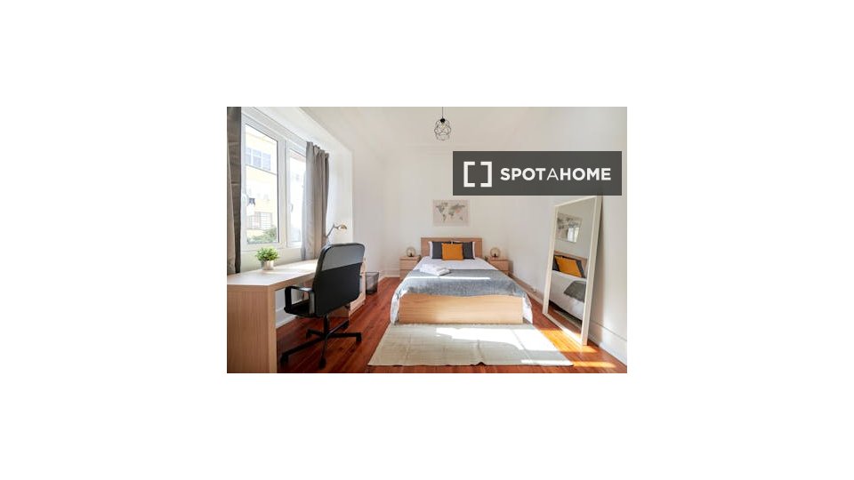 Double room Lisbon, 4 beds — photo 9