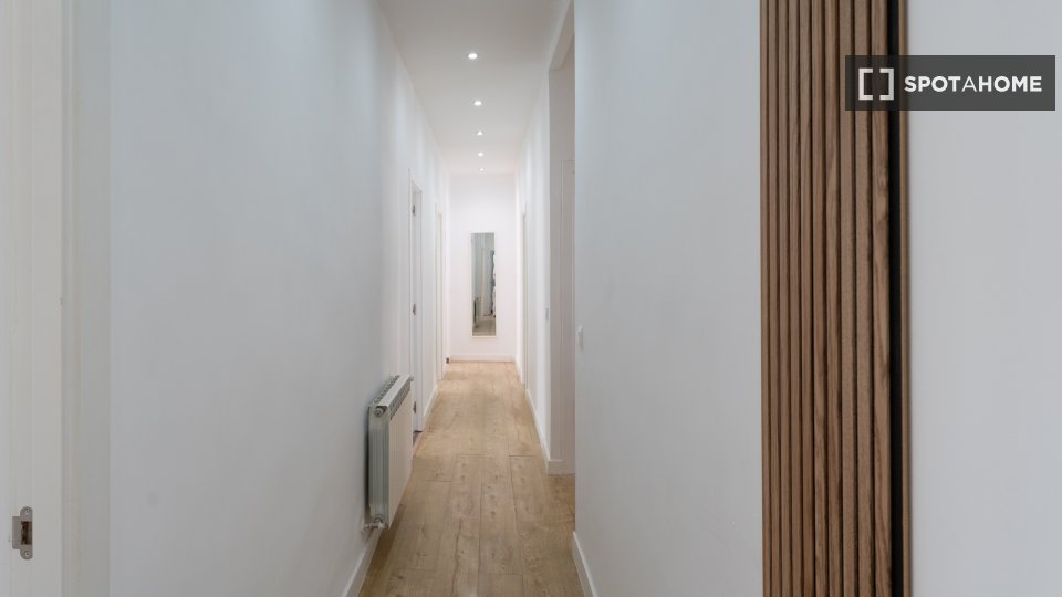 Double room Madrid, 6 beds — photo 11